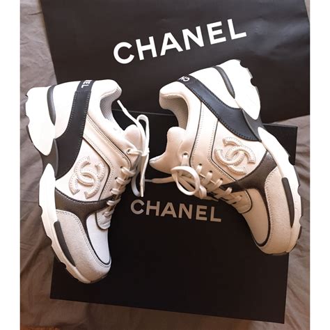 basket noir et blanche chanel|Chanel basket souliers.